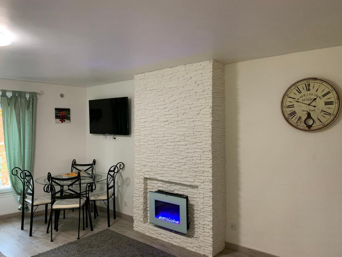 Formidable Studio Au Coeur Historique De Frejus Apartment Ngoại thất bức ảnh