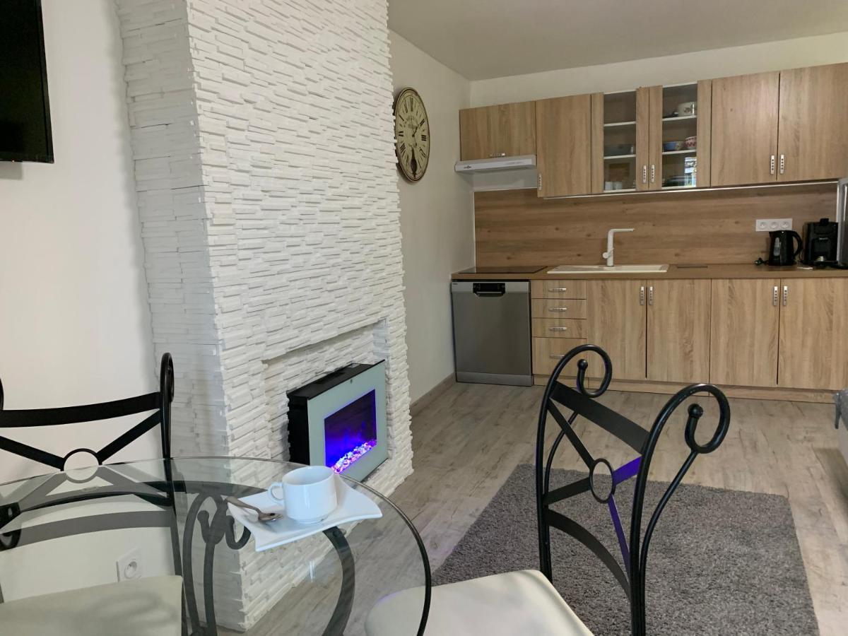 Formidable Studio Au Coeur Historique De Frejus Apartment Ngoại thất bức ảnh